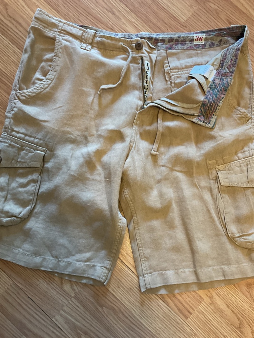 Lucky Brand Men's Khaki Cargo Shorts 36x10 (100% Linen)